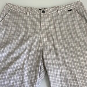 Travis Mathew Men's Gray Plaid Golf Chino Shorts Lightweight Casual Size 36 FLAW